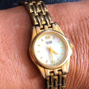 QUARTZ ladies watch